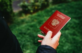 Для иностранцев, имеющих совершеннолетних дееспособных детей-граждан РФ, упростили порядок получения гражданства.