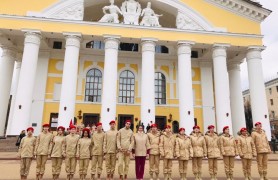 Смотр строя и песни на Театральной