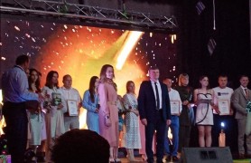 В День семьи, любви и верности в Кирове чествовали 'золотых' выпускников 2021 года