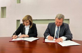 Подписание соглашения с руководителем калужского отделения пенсионного фонда России Даниилом Аганичевым.
